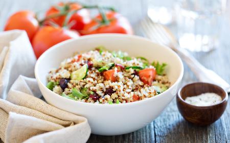 Quinoa: sałatka z komosy ryżowej z suszonymi pomidorami