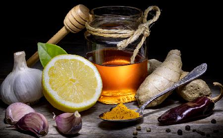 Mocny naturalny antybiotyk - przepis na domową miksturę na odporność i przeziębienia