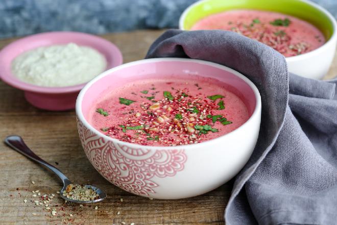 Chłodnik z serem pleśniowym i orzechami z menu beszamel