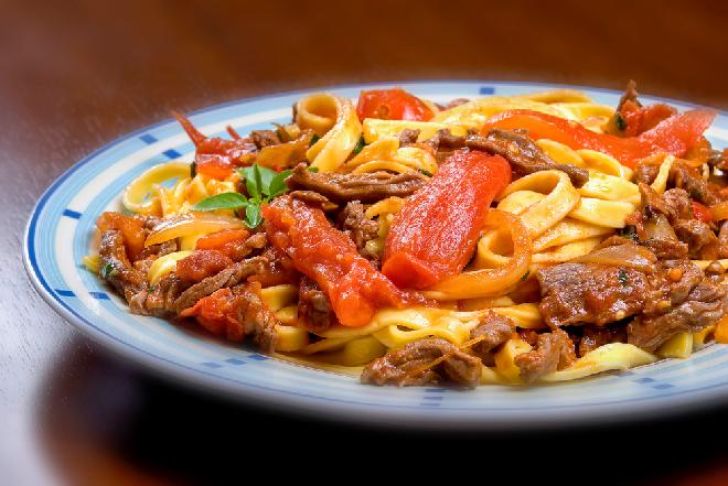 Gyros wieprzowy zapiekany z makaronem i warzywami
