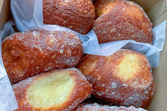 Pączki portugalskie - cudownie miękkie pączki z cynamonową posypką, czyli malasadas